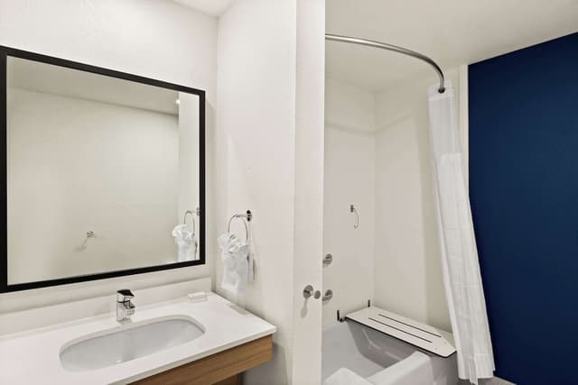 Room, 2 Queen Beds, Accessible, Bathtub (Mobility)