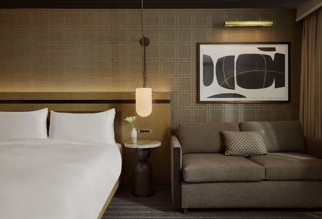 Room, 1 King Bed (Village Slope)