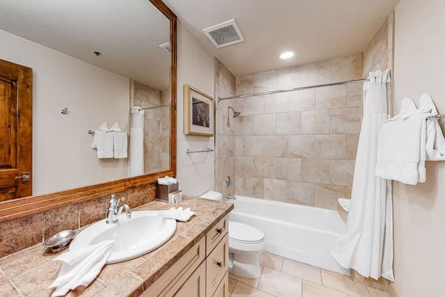 Condo, 2 Bedrooms