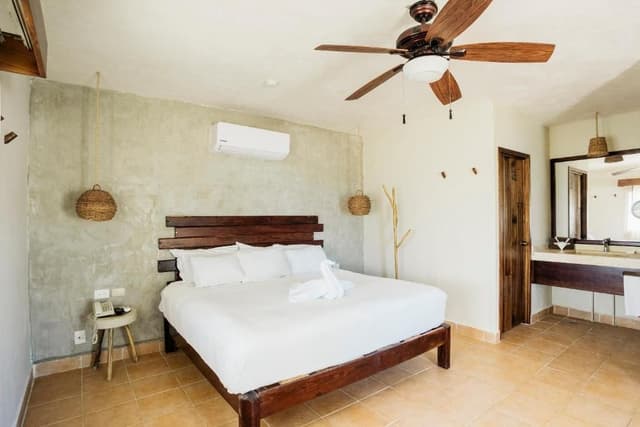Premium Ocean View Room - King Bed