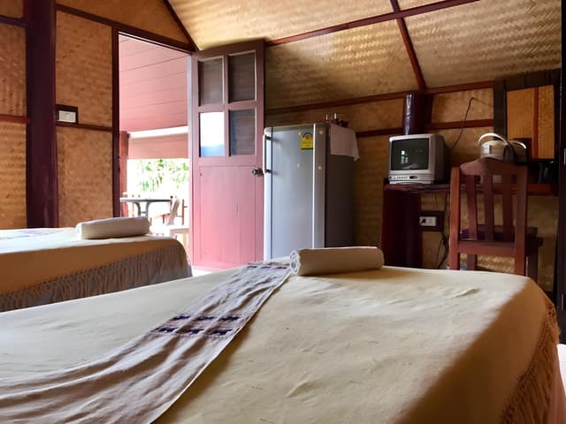Deluxe (Room Only)