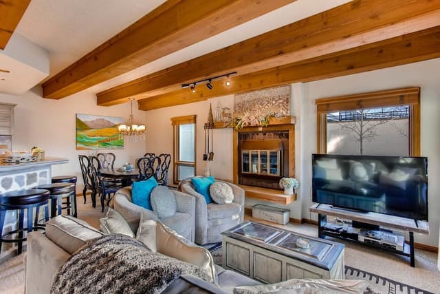 Room, 2 Bedrooms (Plaza, 2 Bath 4 Peak)