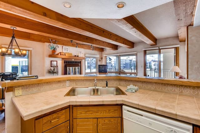 Room, 2 Bedrooms (Plaza, 2 Bath 3 Peak)