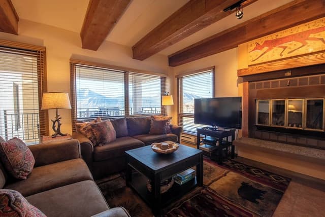 Room, 2 Bedrooms (Plaza, 2 Bath 4 Peak)