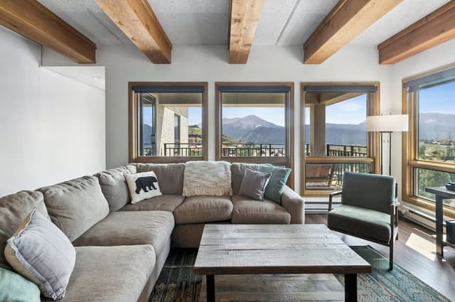 Plaza: 3 Bedroom 3 Bath 4 Peak