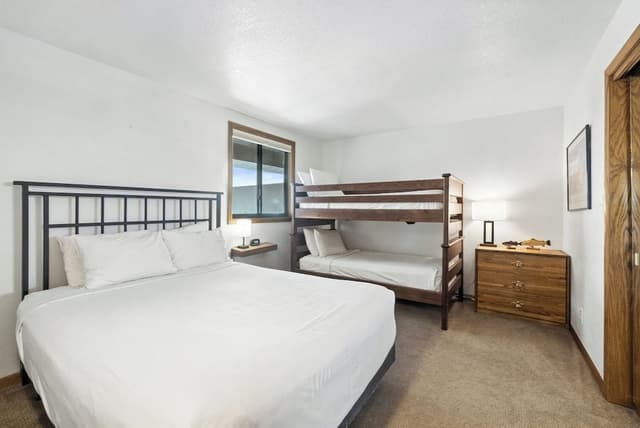 Plaza: 3 Bedroom 3 Bath 4 Peak