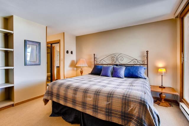 Room, 2 Bedrooms (Plaza, 2 Bath 3 Peak)