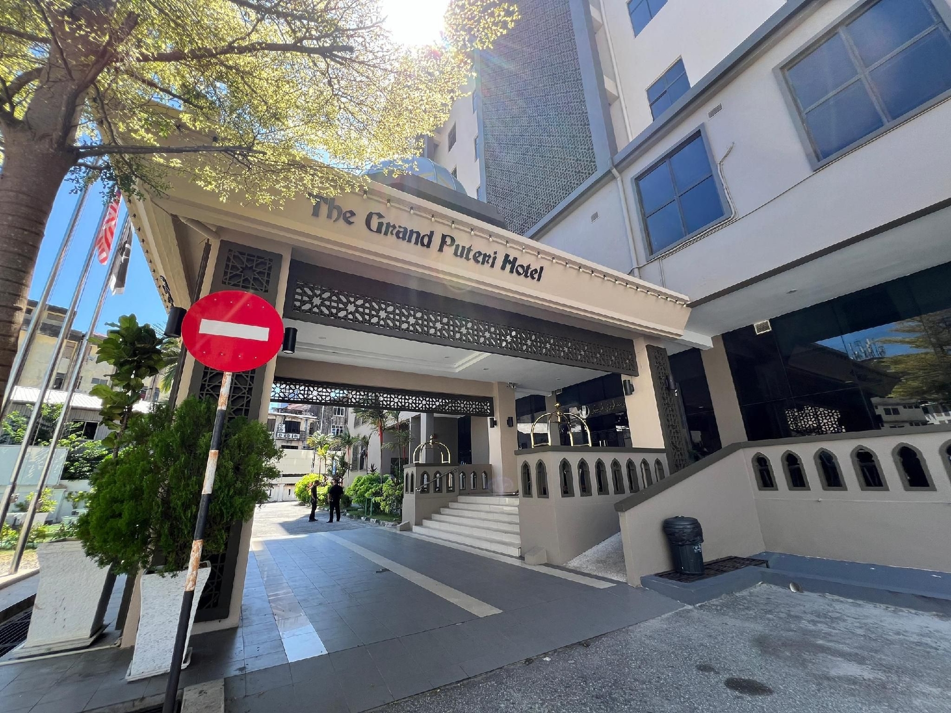 เดอะ แกรนด์ ปุตรี โฮเทล (The Grand Puteri Hotel)0