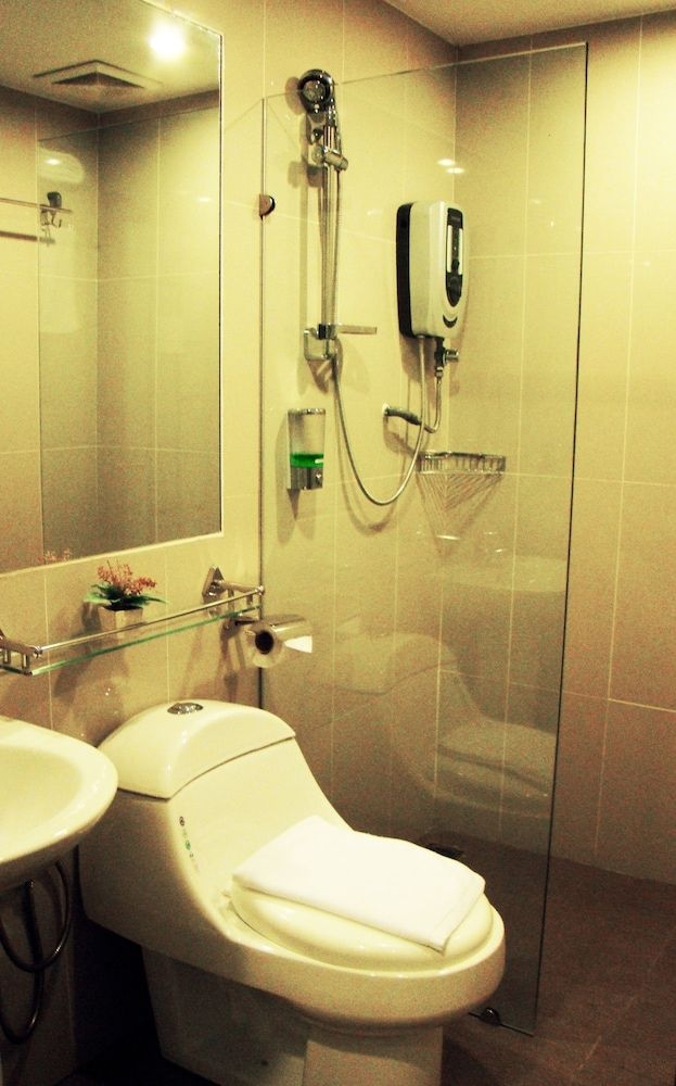 โรงแรมอาเดล (Adel Hotel)3
