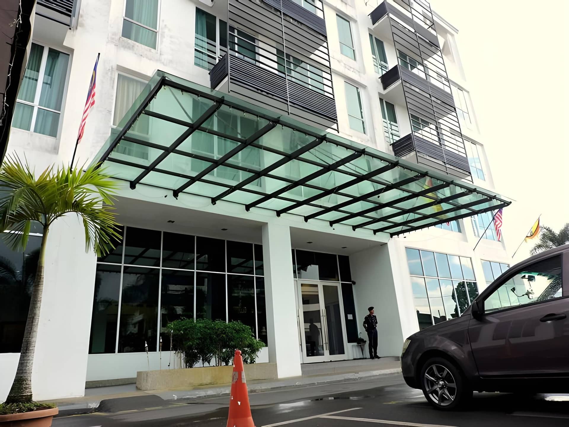 โรงแรมดอร์มานี กูชิง โรงแรมดอร์มานี กูชิง