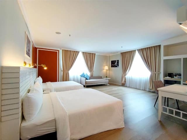 Deluxe Family Room