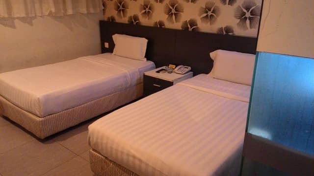 Standard Room, 2 Twin Beds, No Windows