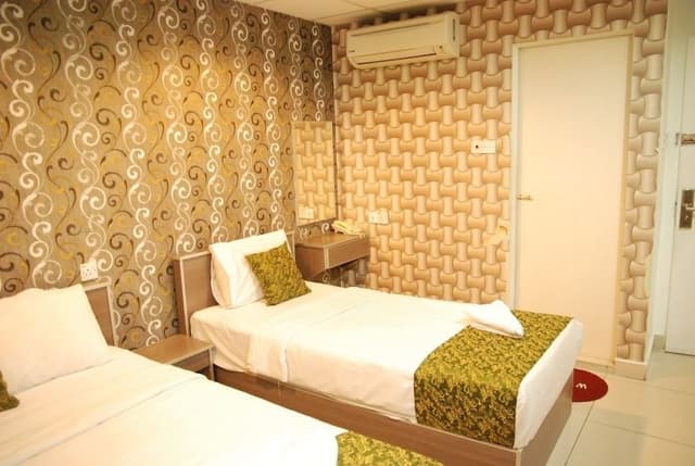 Superior Family Room - 1 Queen Bed & 1 Single Bed
