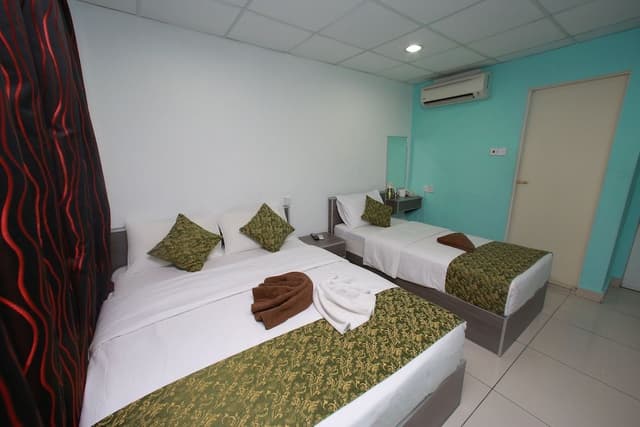 Superior Family Room - 1 Queen Bed & 1 Single Bed