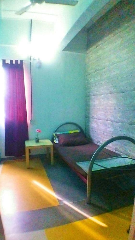 Single Room, Shared Bathroom (With Fan)
