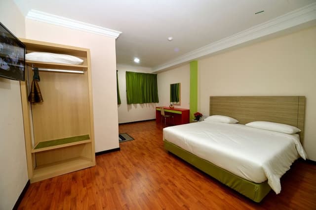 Deluxe Queen Room