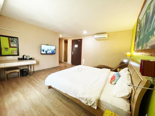 Premier King Room