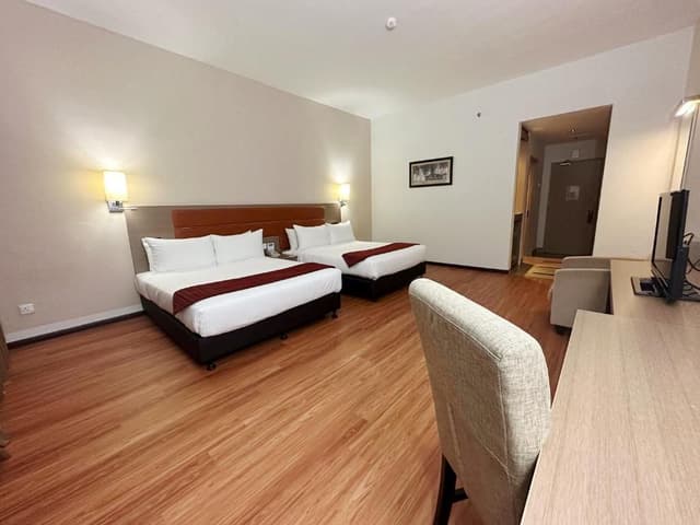 Deluxe Family Room