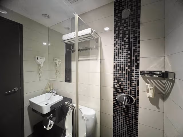 Standard Twin Room, No Windows