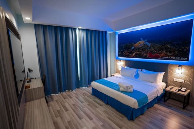 Deluxe Studio, 1 King Bed with Sofa bed, Non Smoking