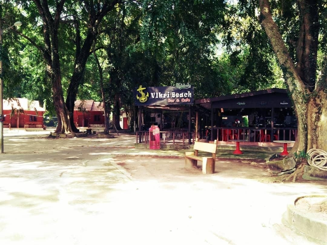 วิกริ บีช รีสอร์ท (Vikri Beach Resort)1