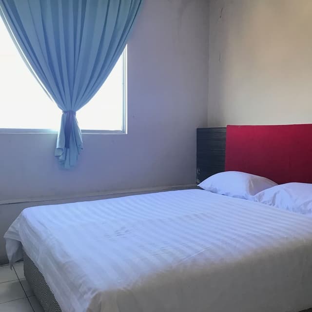 Family Room, With Window
