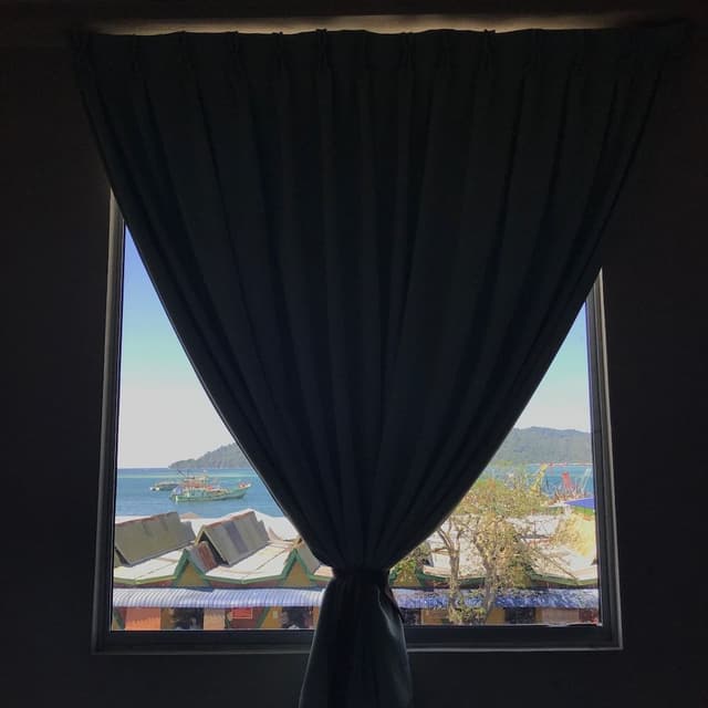 Family Room, With Window