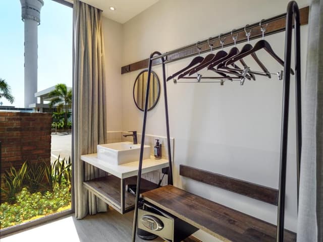 Garden King Room
