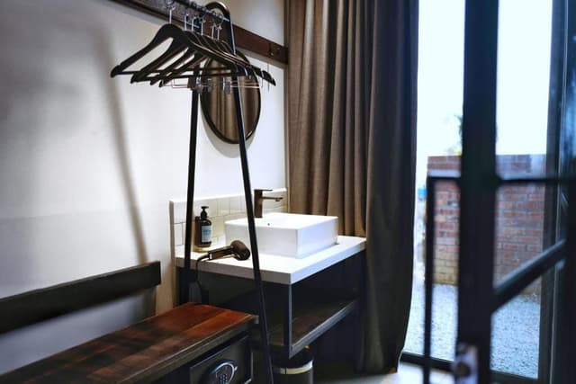 Garden King Room