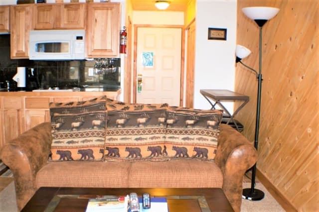 Loft (No Air Conditioning)