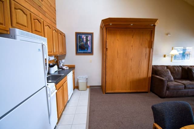 Loft (No Air Conditioning)