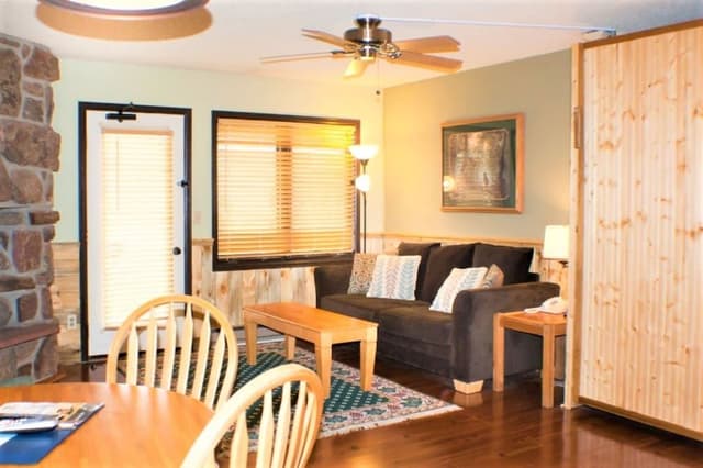 Loft (No Air Conditioning)