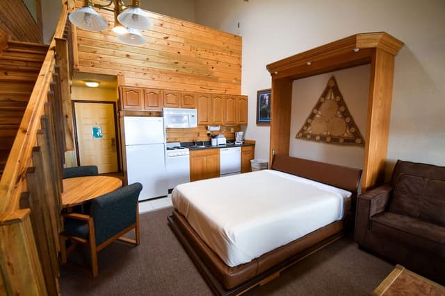 Loft (No Air Conditioning)
