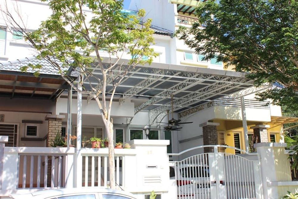 Nautilus Bay Home Inn0
