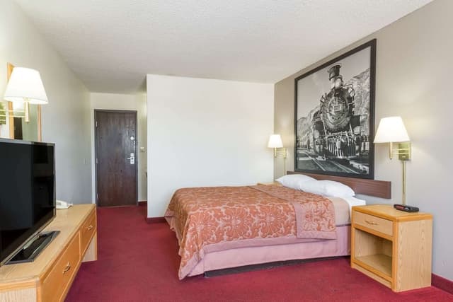 Standard Room, 1 Queen Bed
