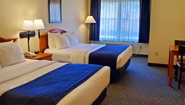 2 Queen Beds Nonsmoking Pikes Peak View