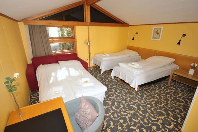 Basic Cabin, Courtyard Area (4 persons)