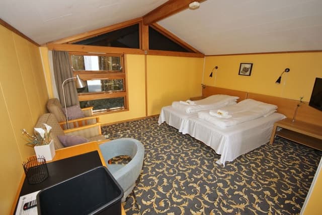 Basic Cabin, Courtyard Area (2 persons)