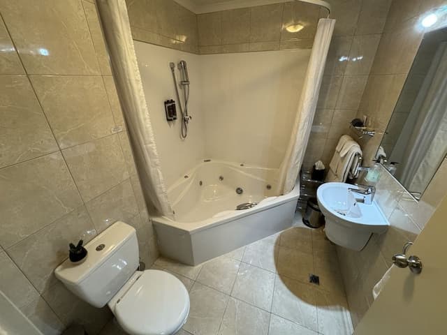 Studio, Jetted Tub