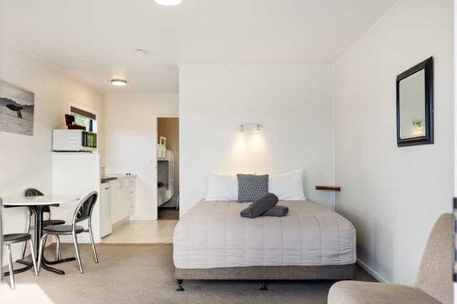 Standard 1 Bedroom Unit - Sleeps 6