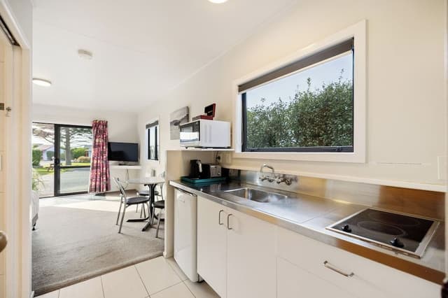 Standard 1 Bedroom Unit - Sleeps 6