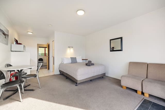 Standard 1 Bedroom Unit - Sleeps 6