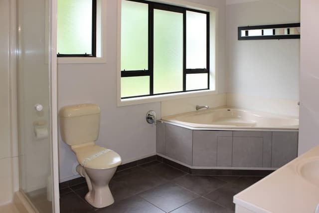 Studio (King, Spa Bath)