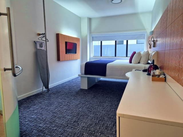 Standard Room, 1 King Bed