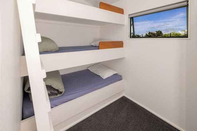 Self Contained Unit (close to the sea)