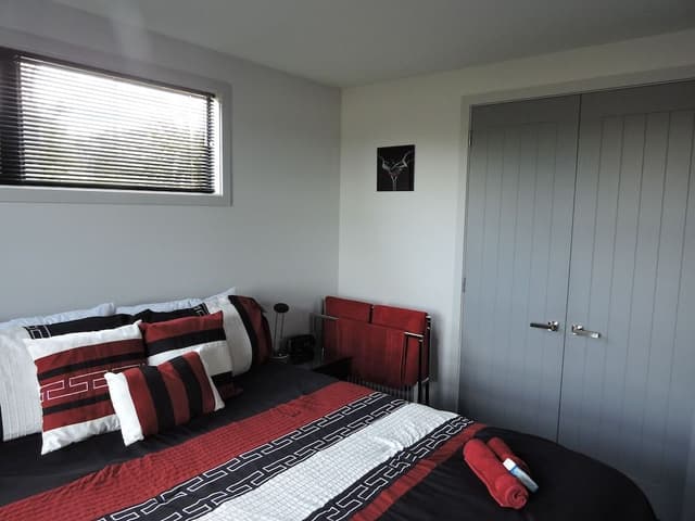 Standard Queen Room (Room 2)