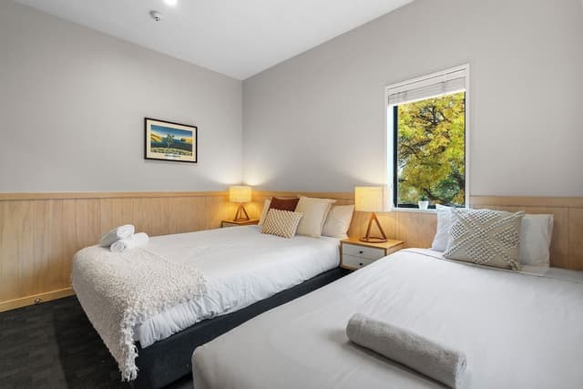 Motel Room - 1 Bedroom (3)