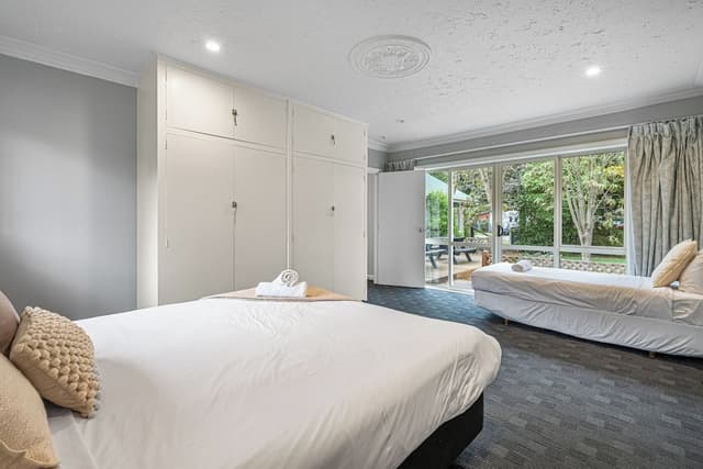 House - 4 Bedrooms