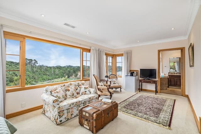 Deluxe Suite, 1 King Bed, Bay View (Weka Suite)