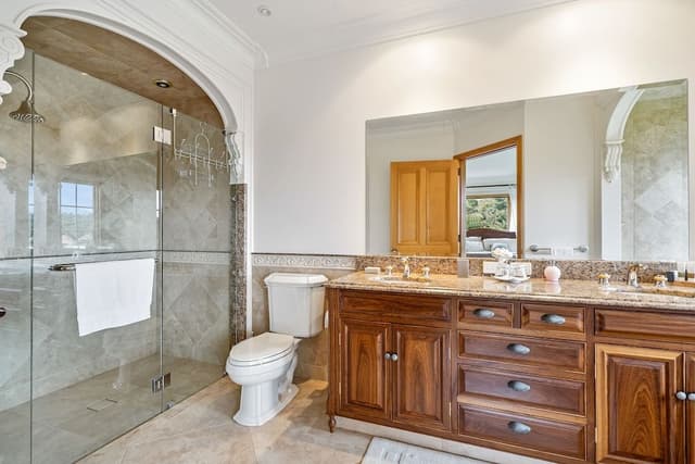 Premier Suite, 1 King Bed, Bay View (Pheasant Suite)